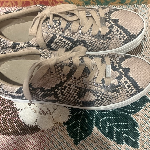 J/Slides snakeskin print low platform laced up sneakers Sz 8.5 M - Picture 8 of 12